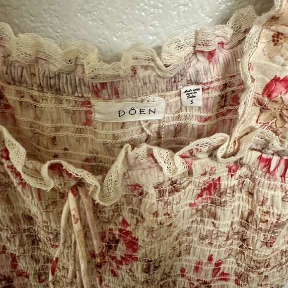 Doen Floral Midi Dress in Cream and Pink - Picture 3 of 5